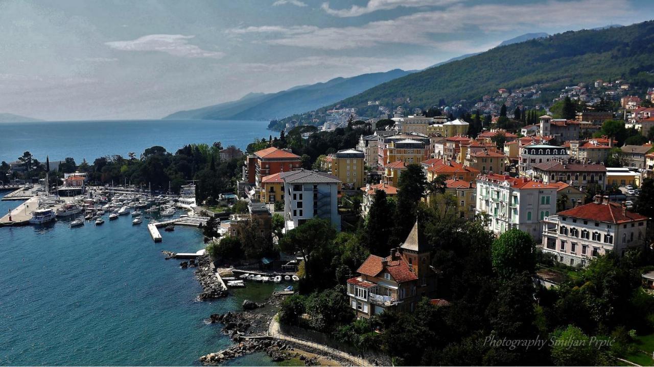Apartment Zdenka - 100 M From The Beach Opatija Exterior foto