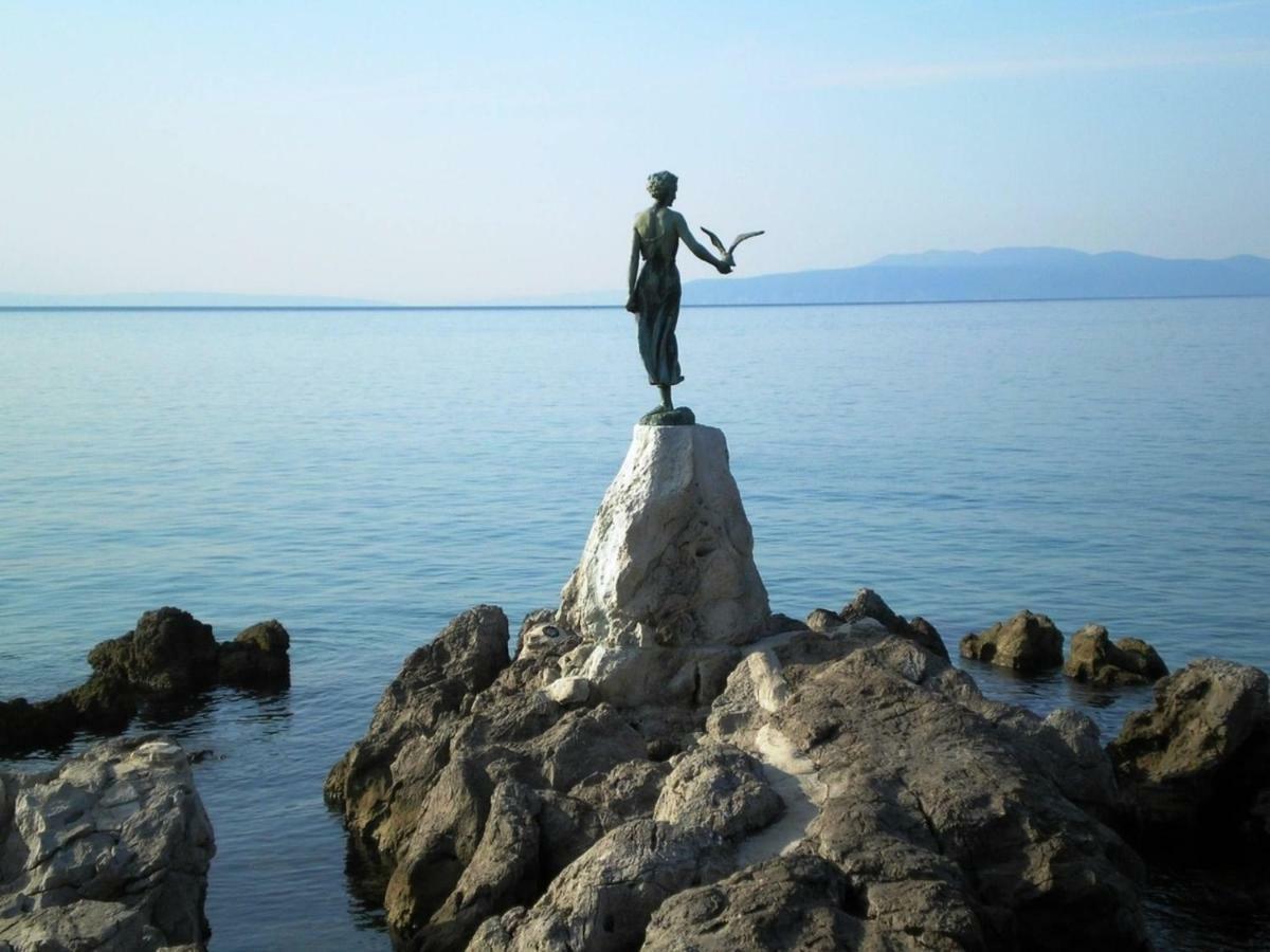 Apartment Zdenka - 100 M From The Beach Opatija Exterior foto